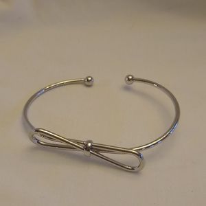 Bow bracelet